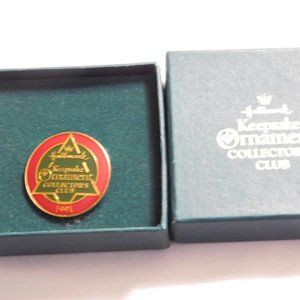 Hallmark Keepsake Ornament Collector's Club Member Pin 1991